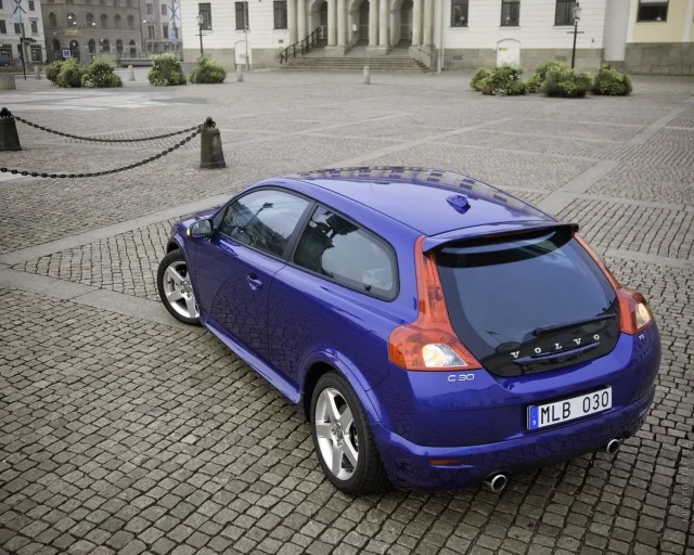 Volvo C30 2.0D MT Base — 18
