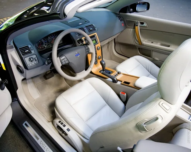 Volvo C70 2,4D AT Summum — 4