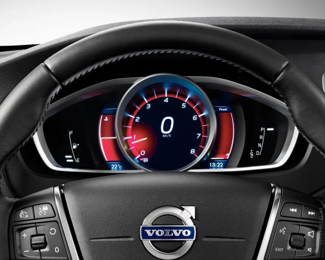 Volvo V40 Cross Country кросовер — 7