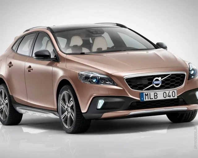 Volvo V40 Cross Country кросовер — 15
