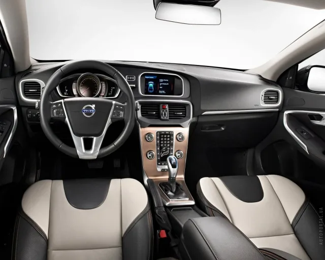 Volvo V40 Cross Country кросовер — 8