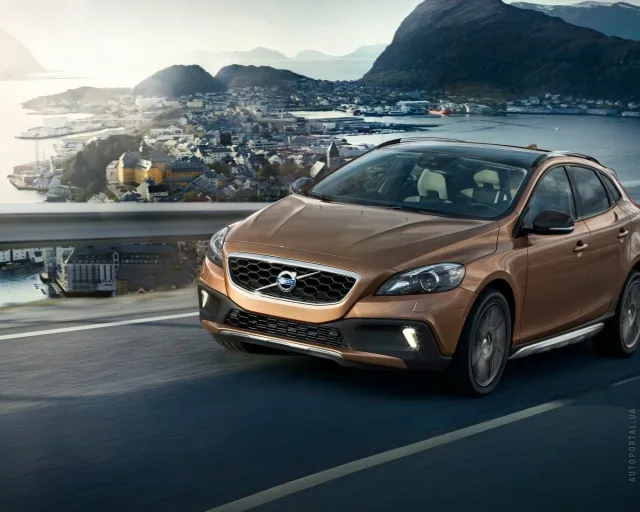 Volvo V40 Cross Country кросовер — 24