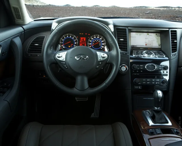 Infiniti FX crossover — 11