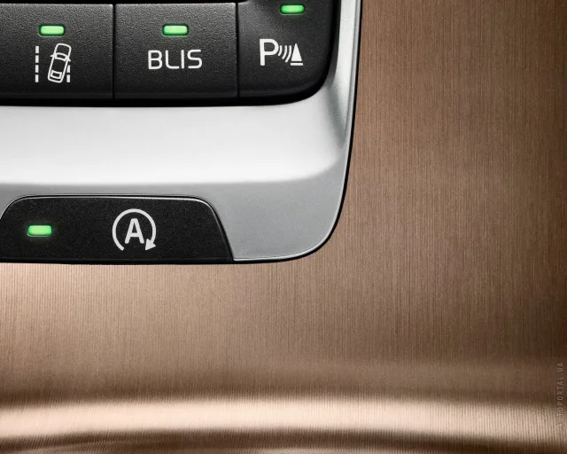 Volvo V40 Cross Country кросовер — 9