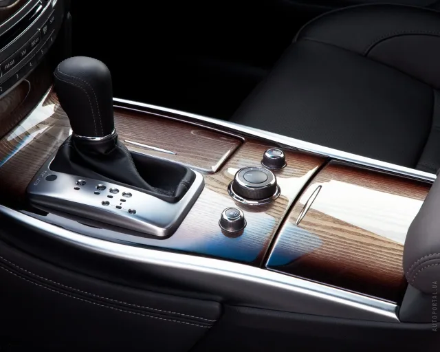 Infiniti M/Q70 седан — 6
