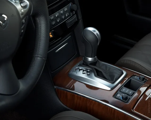 Infiniti FX crossover — 13