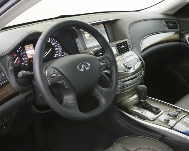 Infiniti M/Q70 седан — 3
