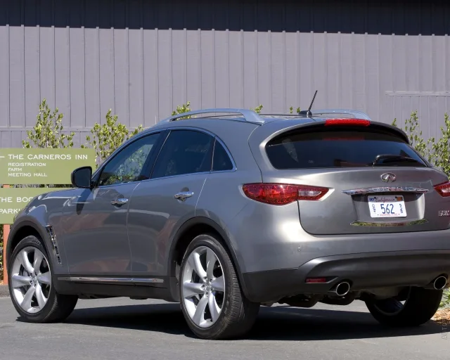 Infiniti FX crossover — 21