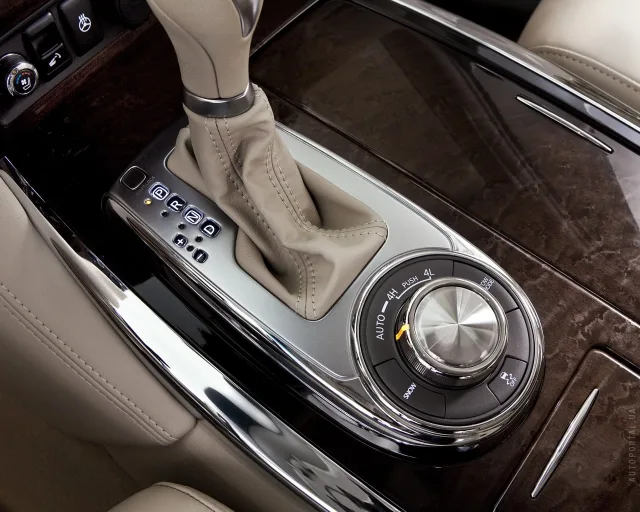 Infiniti QX80 5.6 AT + — 5