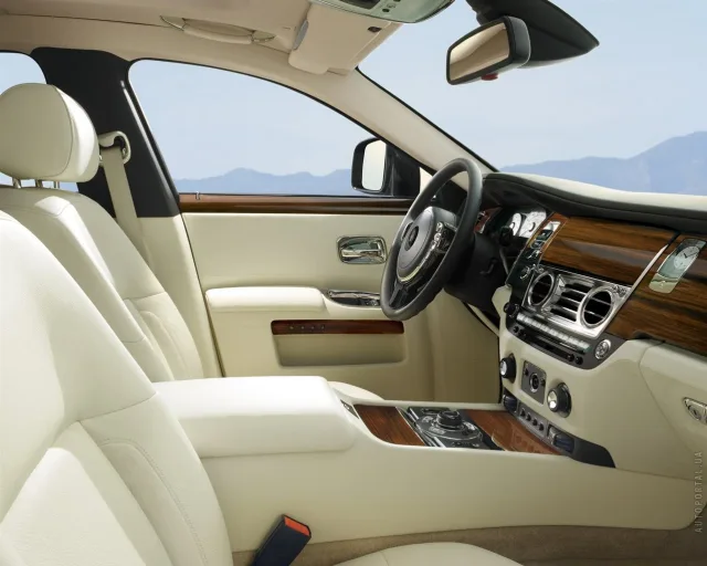 Rolls-Royce Ghost 2010 sedan — 8
