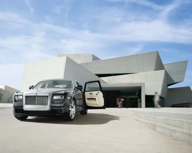 Rolls-Royce Ghost 2010 sedan — 7
