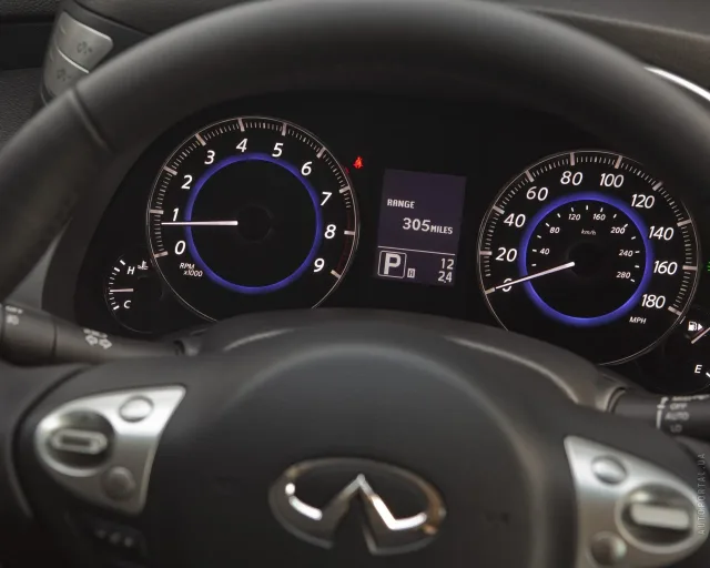 Infiniti FX/QX70 кросовер — 4