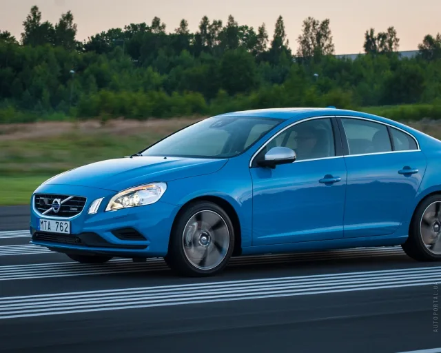 Volvo S60 2013 (Вольво C60) седан — 10