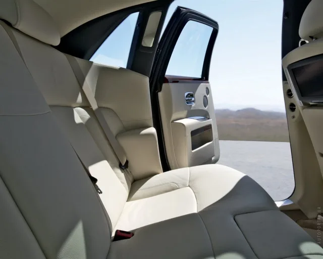 Rolls-Royce Ghost 2010 sedan — 10