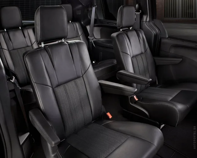 Chrysler Town&Country 3.6 AT S — 2
