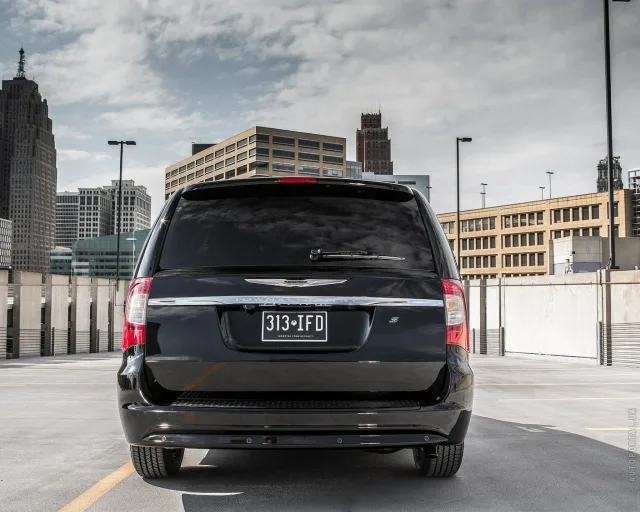Chrysler Town&Country 3.6 AT S — 10