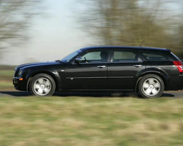 Chrysler 300C Touring універсал — 14