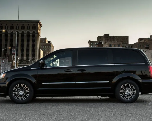 Chrysler Town&Country 3.6 AT S — 11