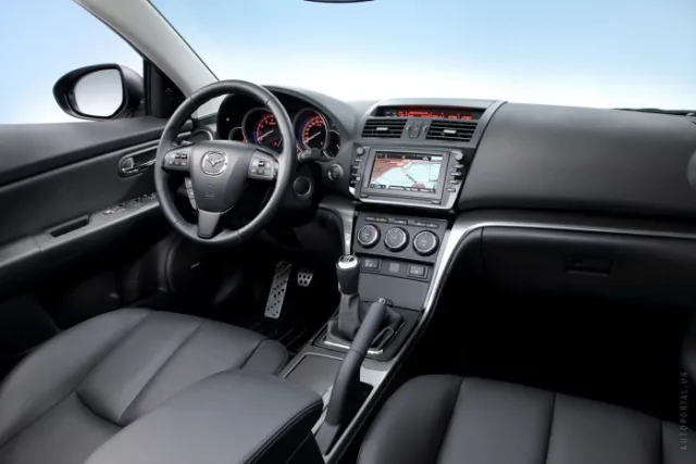 Mazda 6 2010 седан — 4