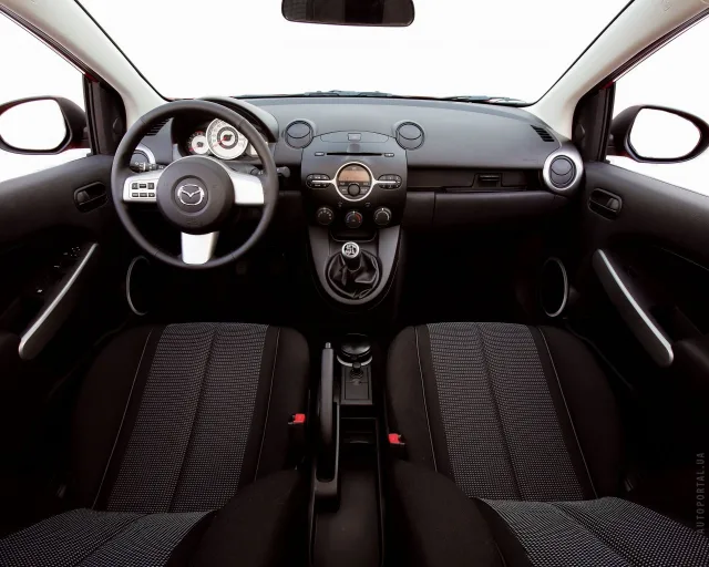 Mazda 2 2007 hatchback — 4