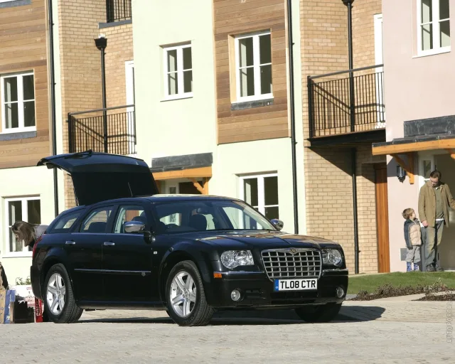 Chrysler 300C Touring універсал — 21
