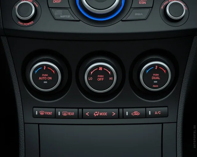 Mazda 3 2012 (Мазда 3) хэтчбек — 8