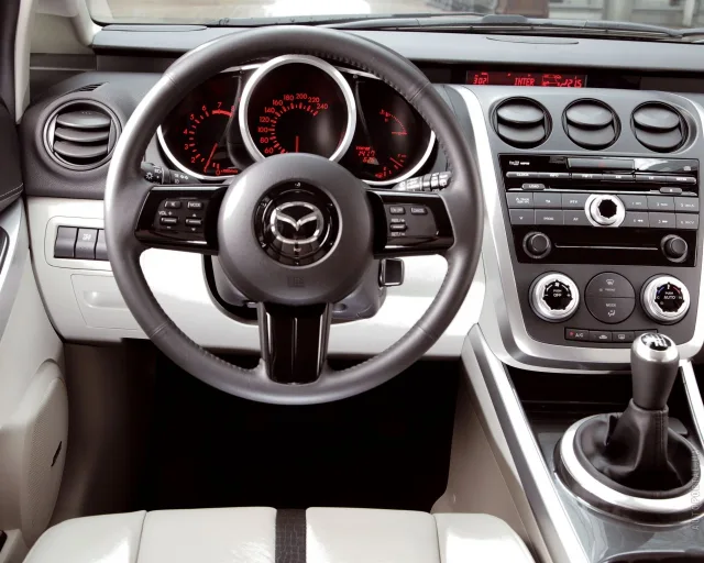 Mazda CX-7 кросовер — 16