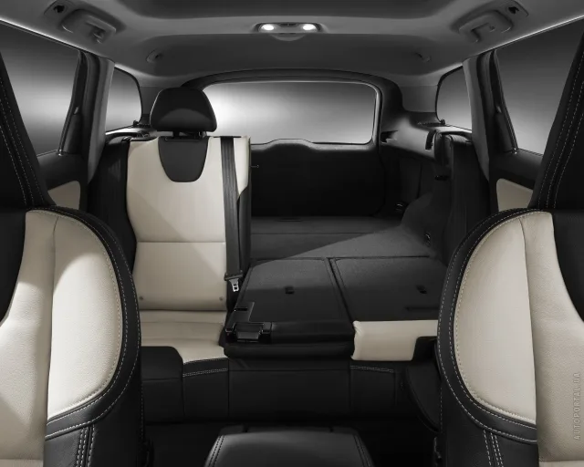 Volvo XC60 2013 crossover — 3