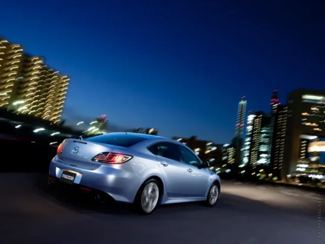 Mazda 6 2010 хетчбек — 5