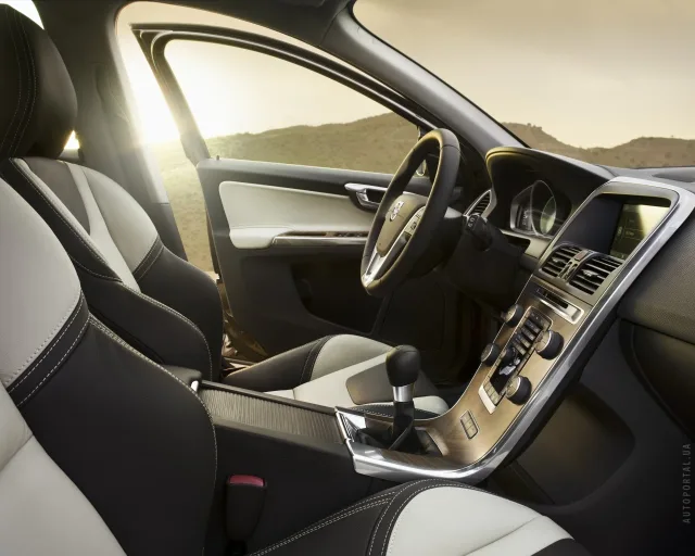 Volvo XC60 2013 crossover — 2