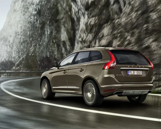 Volvo XC60 2013 crossover — 12