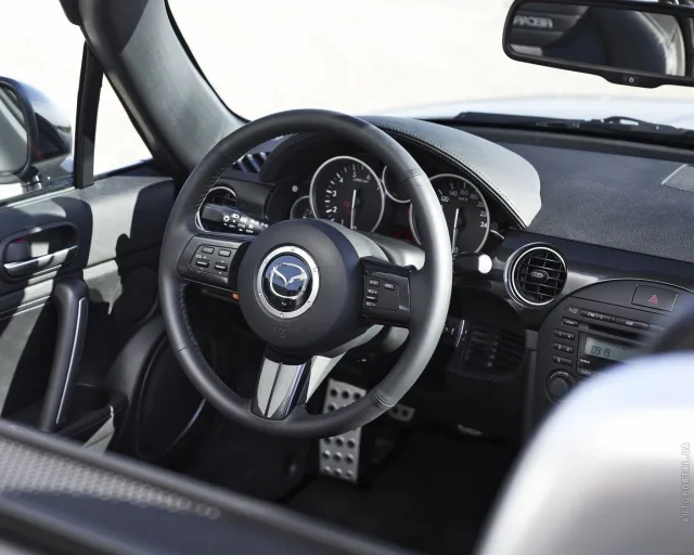 Mazda MX-5 2012 (Мазда МХ-5) кабриолет — 2