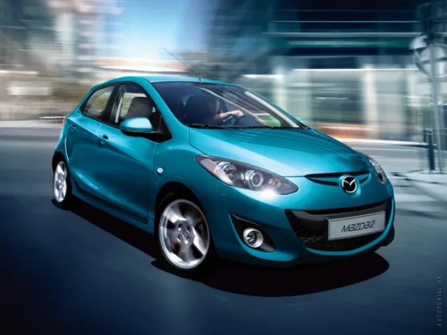 Mazda 2 2010 хетчбек — 6