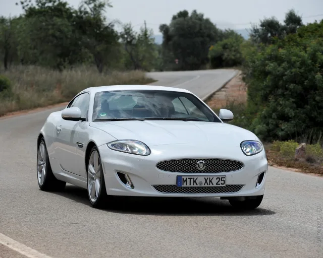 Jaguar XK (Ягуар ХК) купе — 13