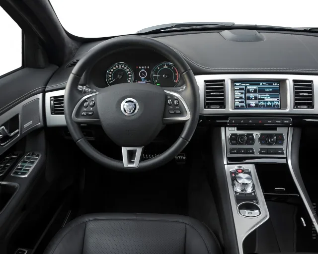 Jaguar XF 3.0D AT — 3