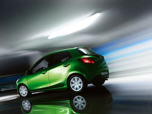 Mazda 2 2010 хетчбек — 8