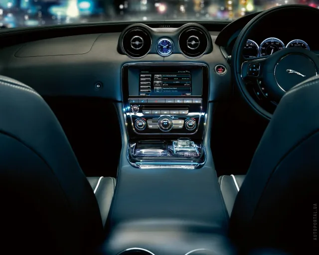 Jaguar XJ (Ягуар Икс Джей) седан — 14