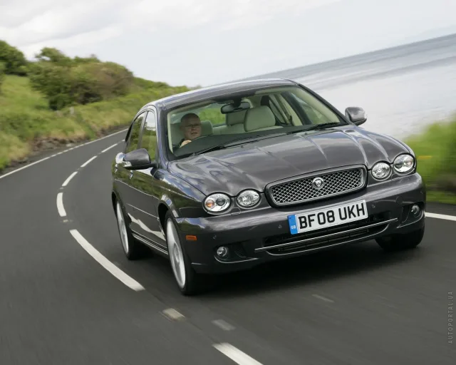 Jaguar X-Type седан — 11
