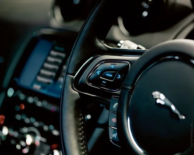 Jaguar XJ (Ягуар Икс Джей) седан — 16