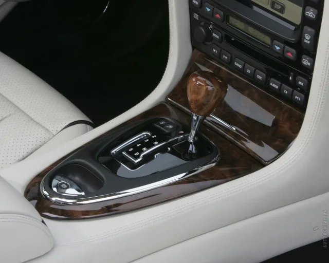 Jaguar XJ 3.5 AT Executive — 16