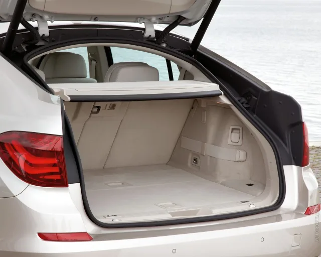 BMW 5 Series Gran Turismo хетчбек — 18