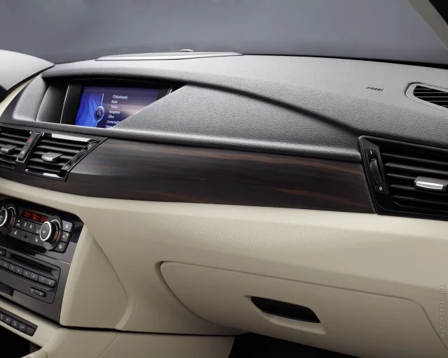 BMW X1 2012 кросовер — 3