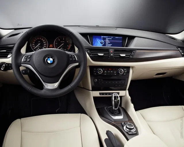 BMW X1 2012 кросовер — 4