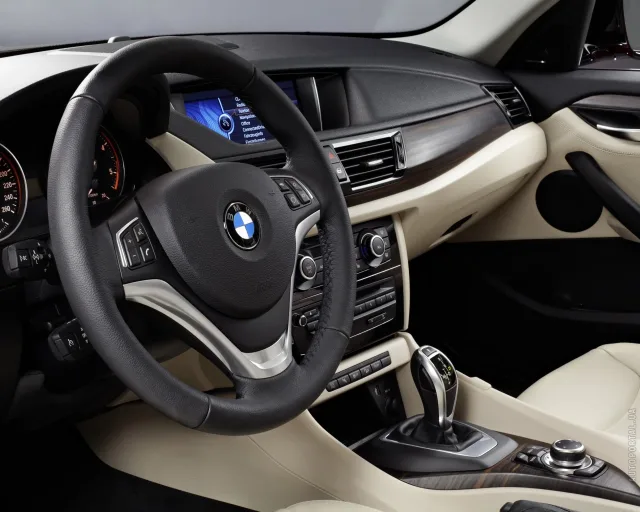 BMW X1 2012 кросовер — 11