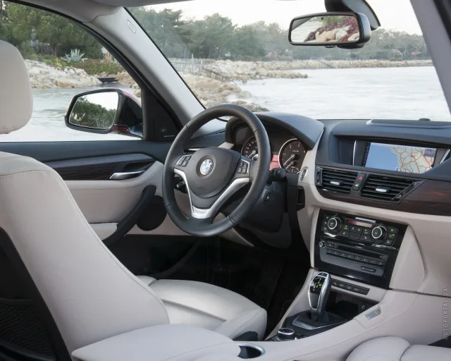 BMW X1 2012 кросовер — 12