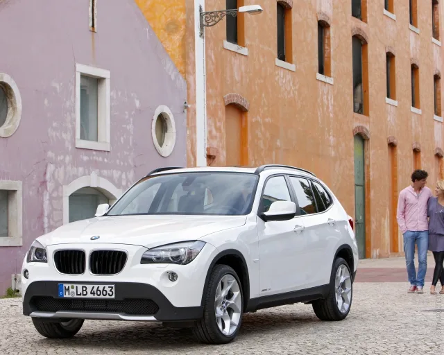 BMW X1 xDrive2.0i MT — 15