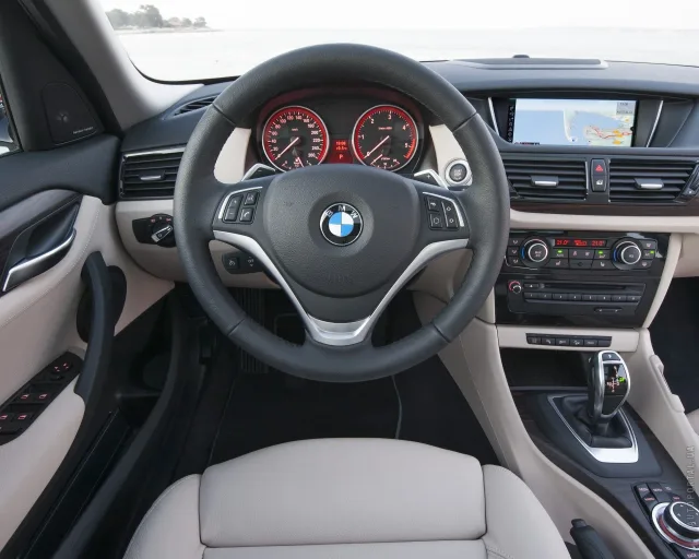 BMW X1 2012 кросовер — 5
