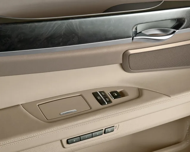 BMW 730d AT — 17