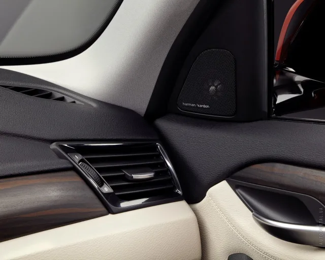 BMW X1 2012 кросовер — 2
