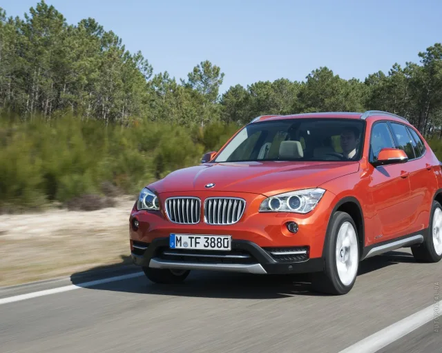 BMW X1 2012 кросовер — 18